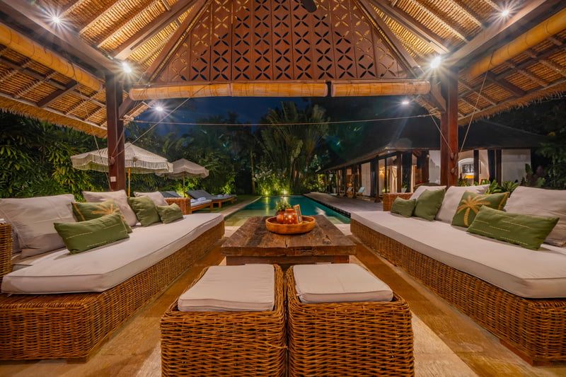 Balinese Villa · 16m Pool · Gardens · 5 Min Beach 12