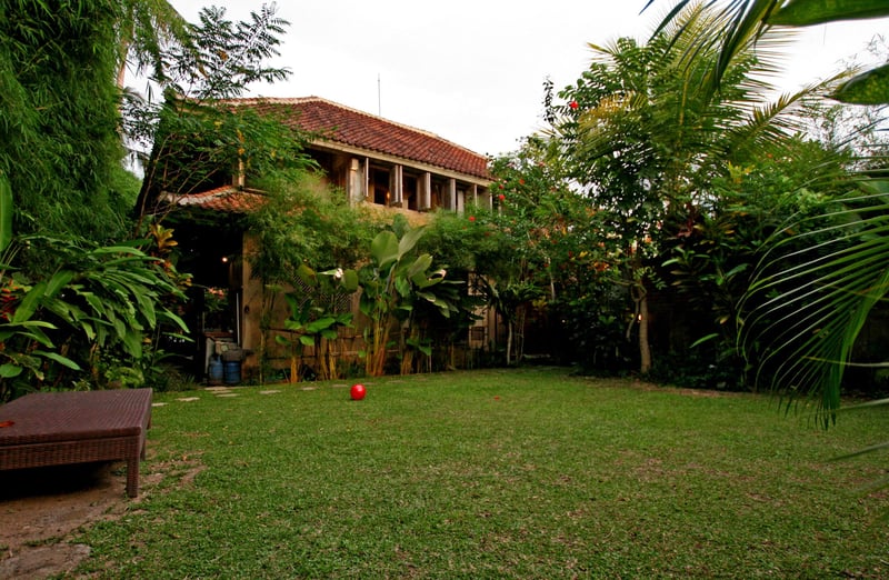 Noka House: Wabi-sabi Artist Eco Villa in Ubud 16