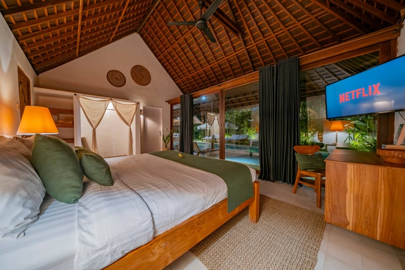 Balinese Villa · 16m Pool · Gardens · 5 Min Beach 30