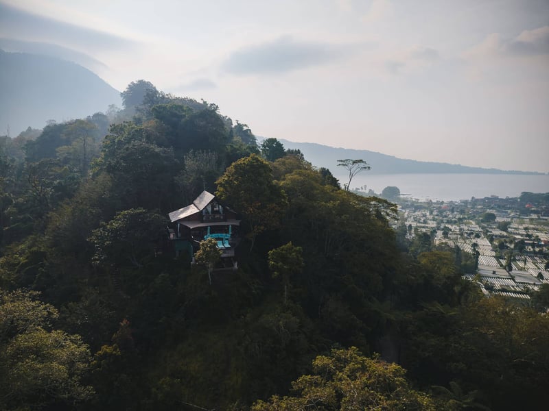 Cabin in the Clouds nestled in Bali's Mountains 36