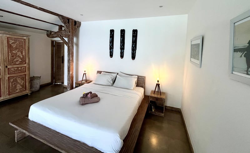 Huge 20m Private Pool / Balinese Style Villa 20