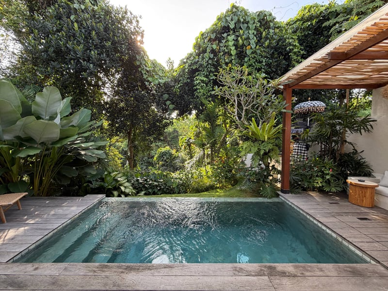 Romansa villa, a calm and tropical pool villa 1