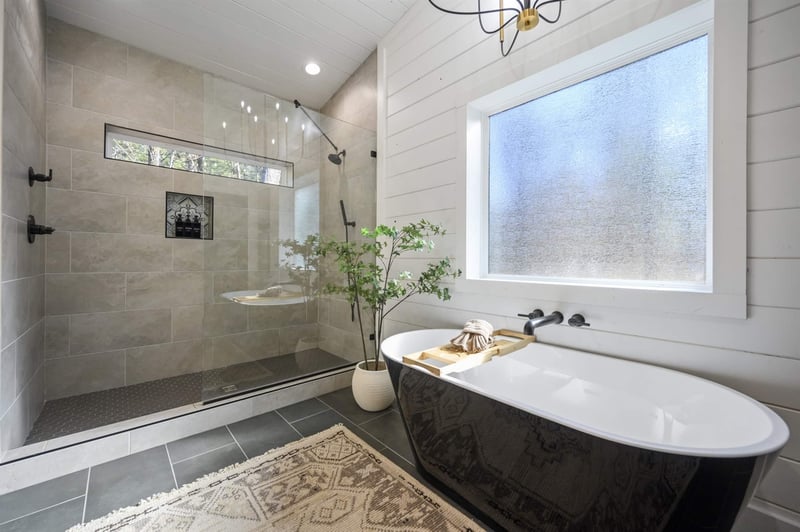 Romantic, Spacious, Modern Cabin — photo 3