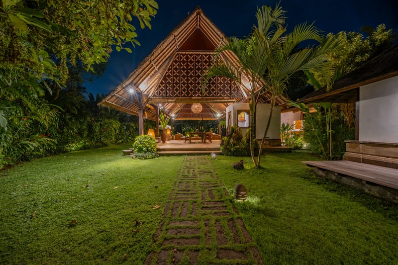 Balinese Villa · 16m Pool · Gardens · 5 Min Beach 15
