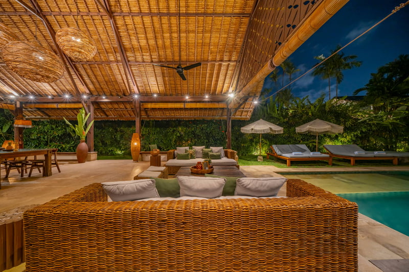 Balinese Villa · 16m Pool · Gardens · 5 Min Beach 14
