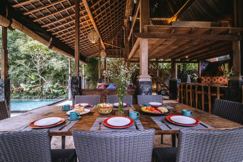 Villa Toya. Central, leafy retreat, sleeps 10 16