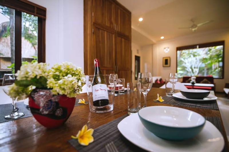 Villa Toya. Central, leafy retreat, sleeps 10 15