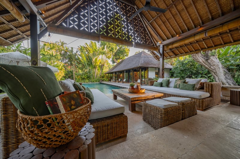 Balinese Villa · 16m Pool · Gardens · 5 Min Beach 11
