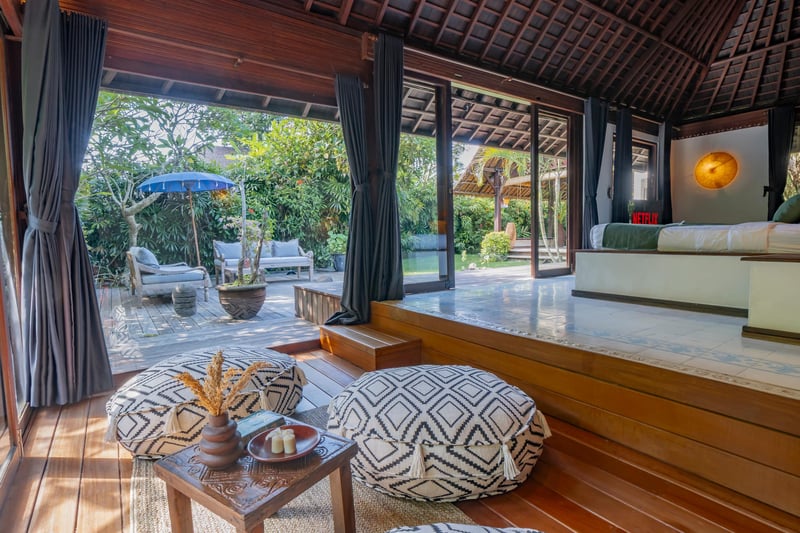Balinese Villa · 16m Pool · Gardens · 5 Min Beach 35