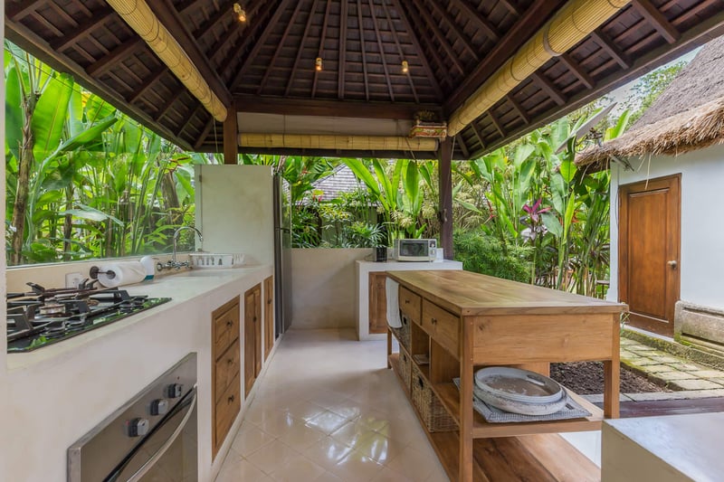 Balinese Villa · 16m Pool · Gardens · 5 Min Beach 17