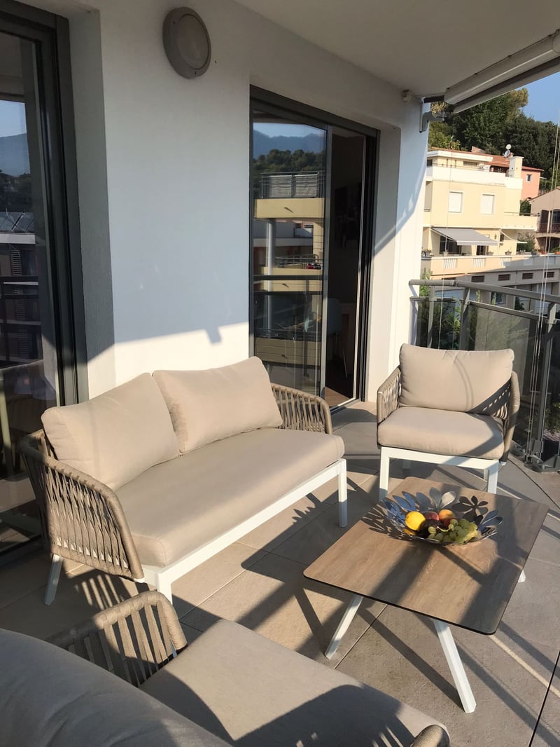 WALK TO THE OCEAN, stylish large 2BR with balcony 39