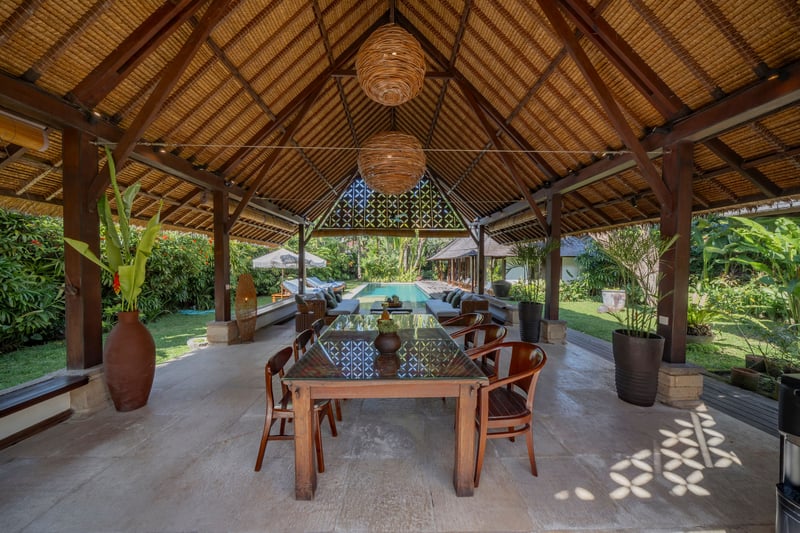 Balinese Villa · 16m Pool · Gardens · 5 Min Beach 9