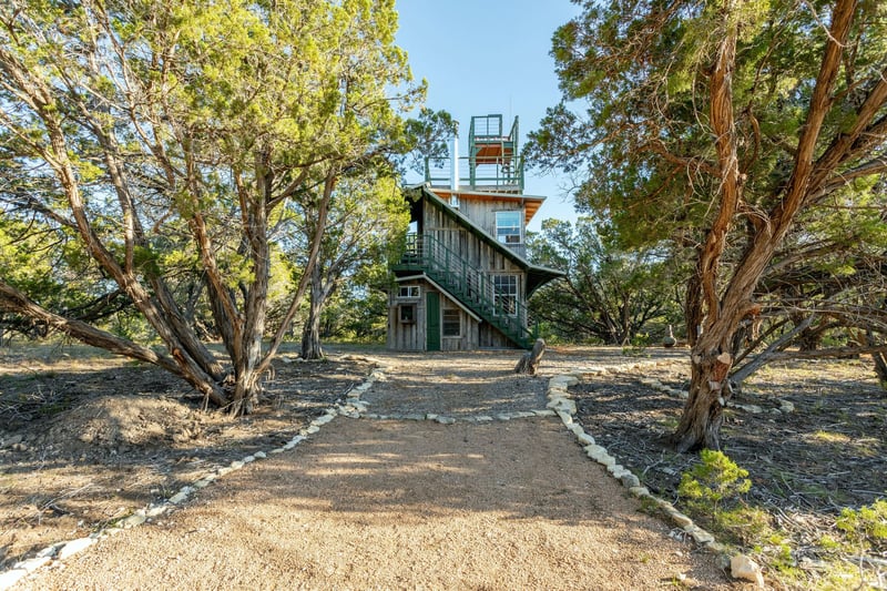 Hill Country Nature Retreat — The Treehouse — photo 4