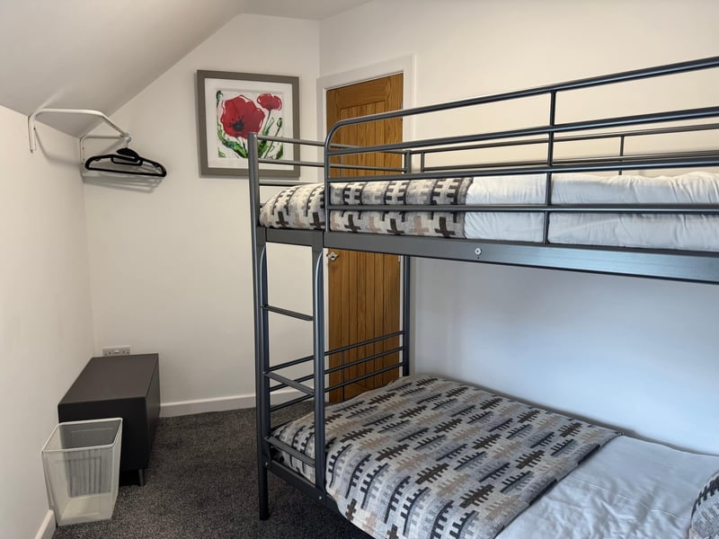 12 Crickhowell Cottages, Town Centre Location 6