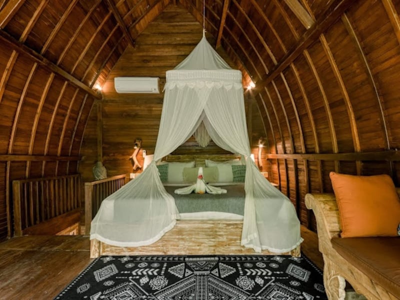 PabuanVilla, private, etnik & Impressive honeymoon — photo 2