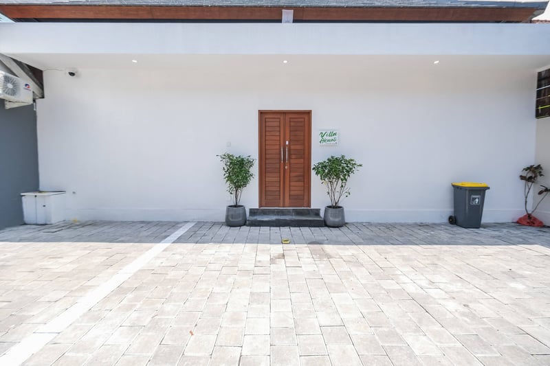 Seminyak - Villa Akmali 2BR w/Pool 5mins to Beach 7