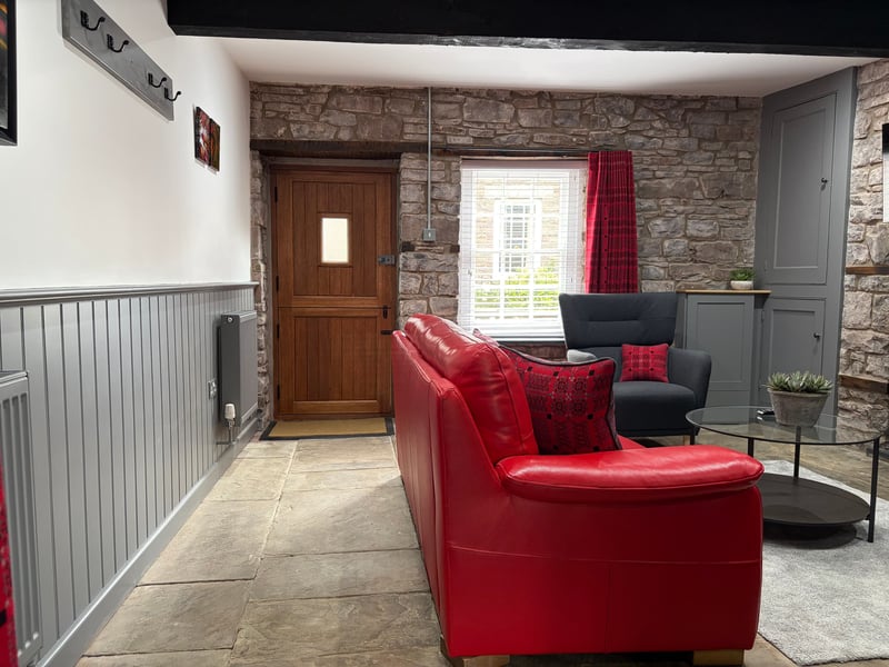 10 Crickhowell Cottages, Town Centre Location 17