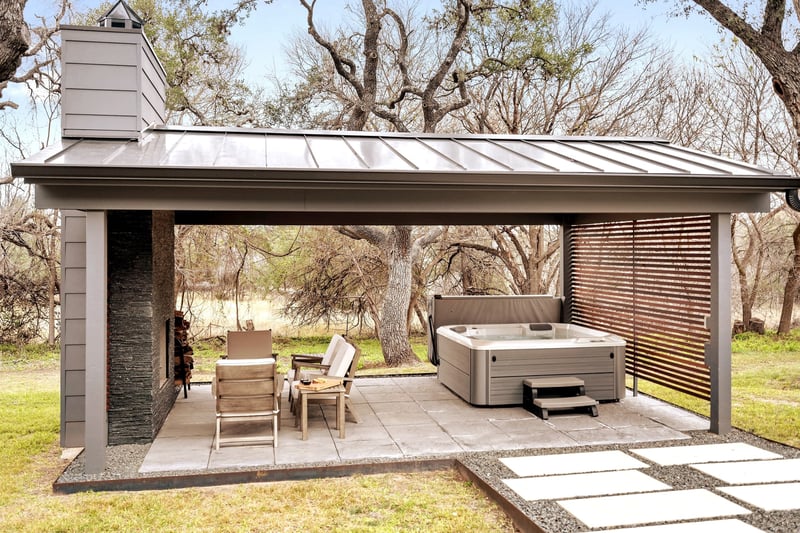 Farmhouse Hot Tub & Fireplace (Min to Town/Wineries) — photo 4