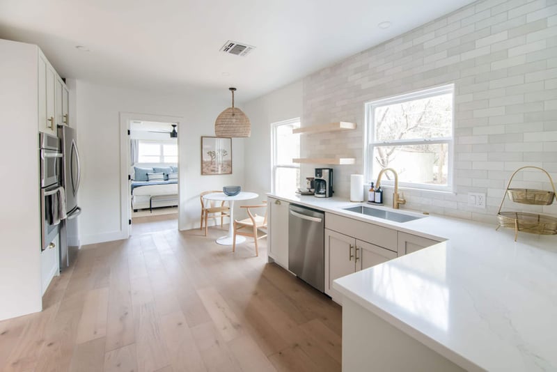 Luxurious Farmhouse — 2 Blocks to Main — photo 3