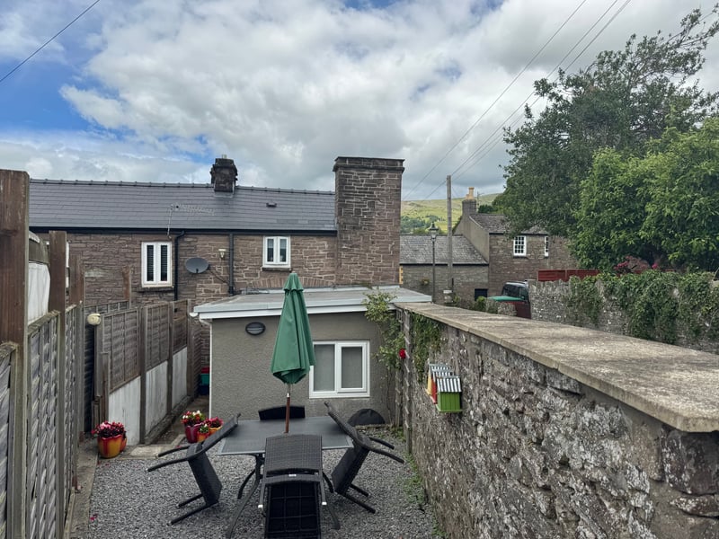 8 Crickhowell Cottages, Town Centre location 6