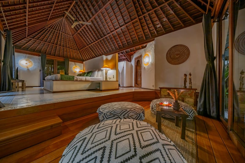 Balinese Villa · 16m Pool · Gardens · 5 Min Beach 38