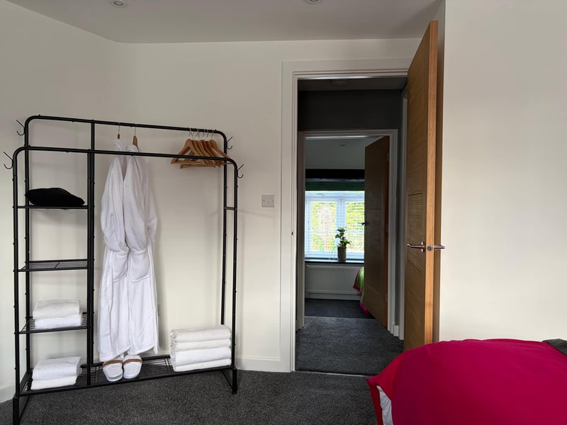 10 Crickhowell Cottages, Town Centre Location 33