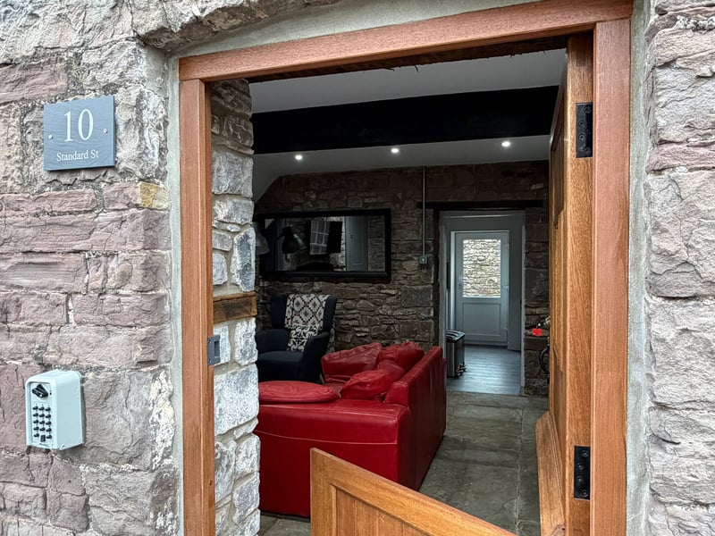 10 Crickhowell Cottages, Town Centre Location 8