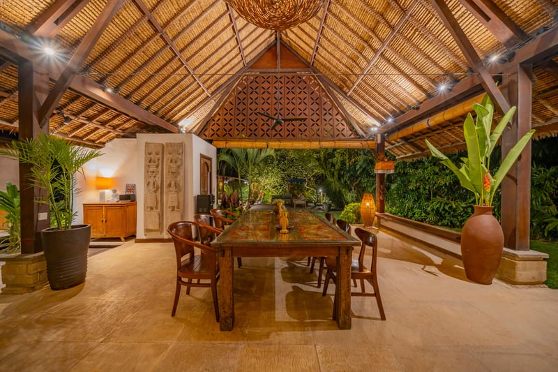 Balinese Villa · 16m Pool · Gardens · 5 Min Beach 21