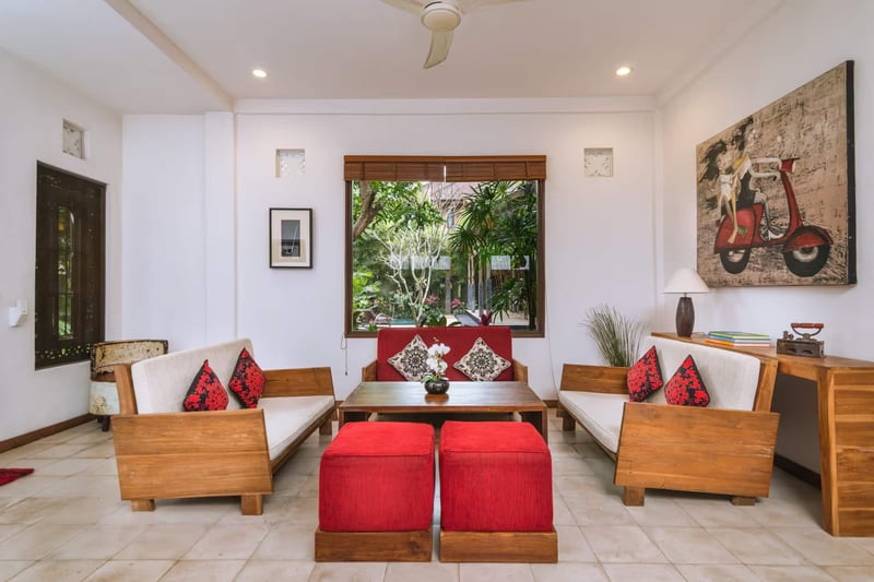 Villa Toya. Central, leafy retreat, sleeps 10 9