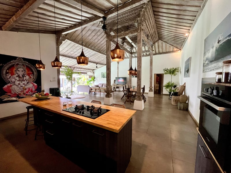 Huge 20m Private Pool / Balinese Style Villa — photo 3