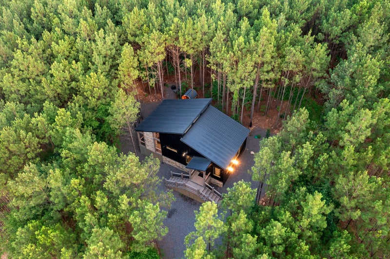 Luxury Couples Cabin (Hot Tub, Sauna, Soaking Tub) — photo 2