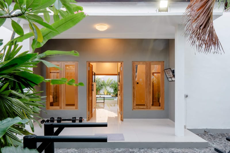 Muscle beach villa 23