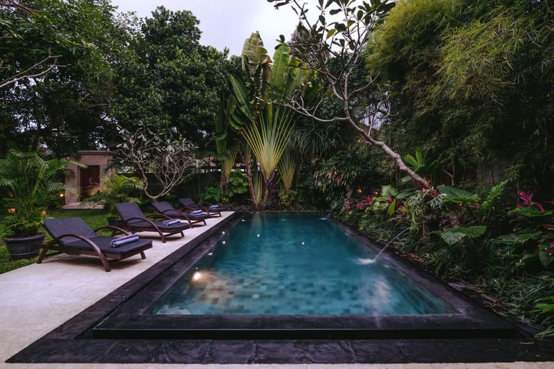 Villa Toya. Central, leafy retreat, sleeps 10 8