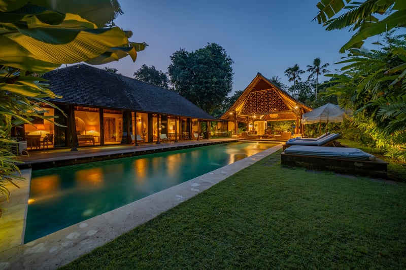 Balinese Villa · 16m Pool · Gardens · 5 Min Beach — photo 2