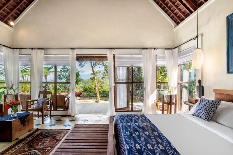 Extraordinary Escape with Style in  Nature 1