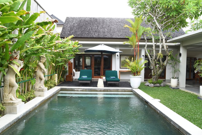 Walks to the beach - Villa with Gazebo 1