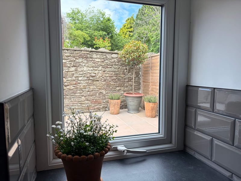 10 Crickhowell Cottages, Town Centre Location 26