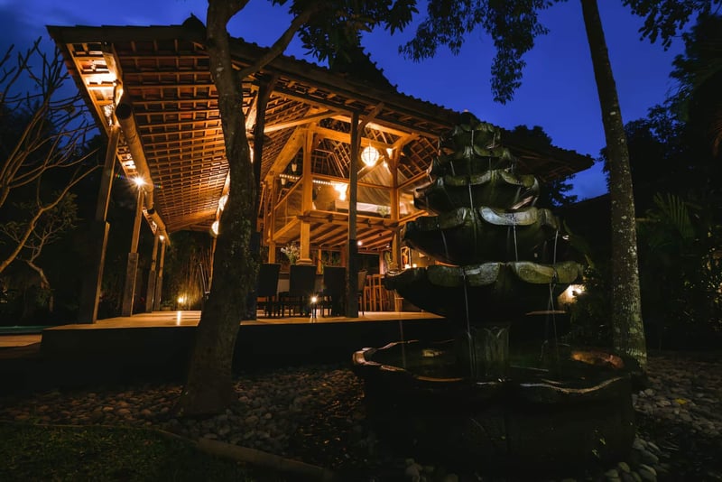 Villa Toya. Central, leafy retreat, sleeps 10 7