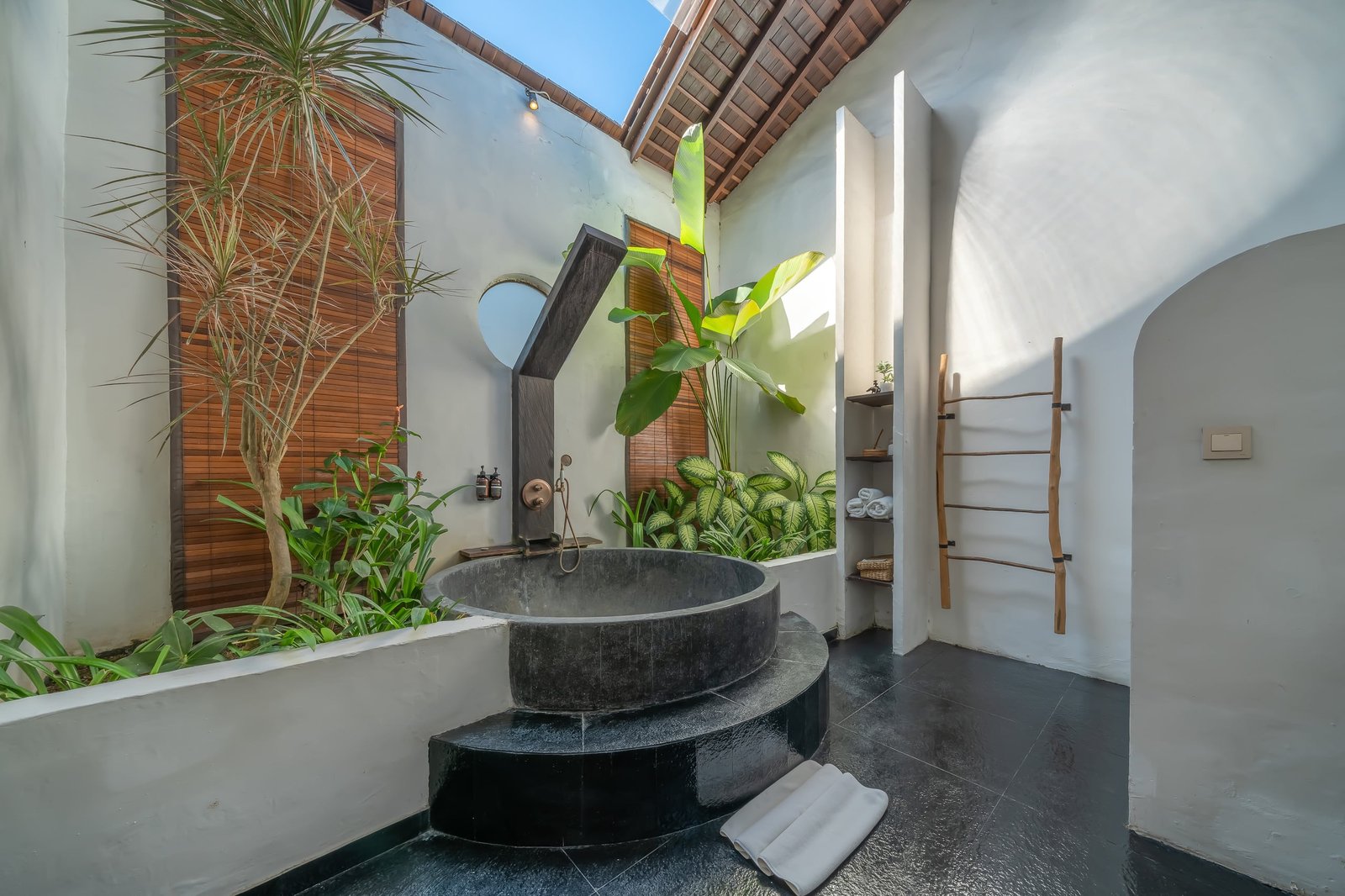 Villa Ora: Luxury Tropical 6BR Villa in Canggu! — photo 2