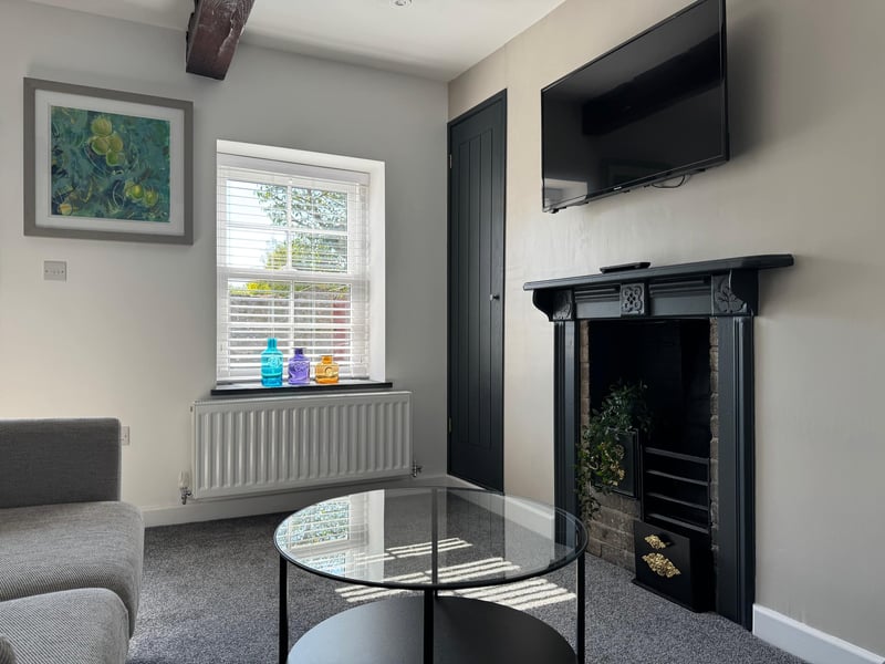 12 Crickhowell Cottages, Town Centre Location 1