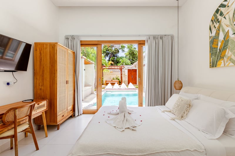 Chic 3BR Pool Villa • Canggu • Walk to Reload Gym 6
