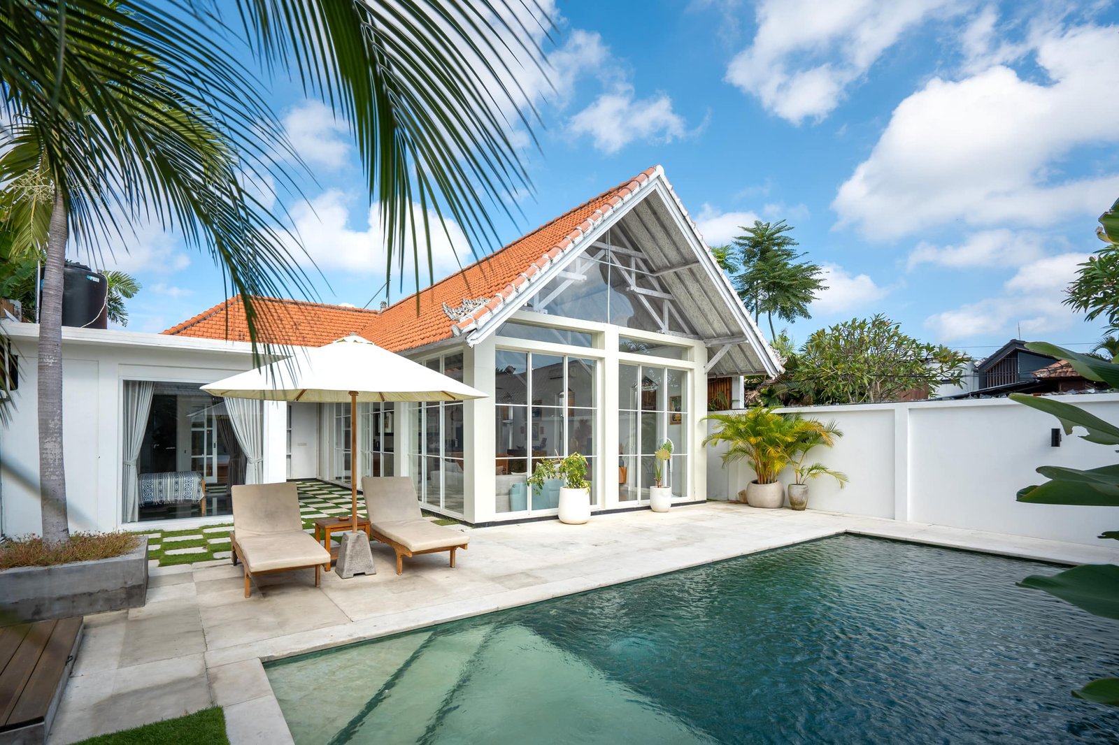 Spacious tropical 3BR pool villa — photo 2