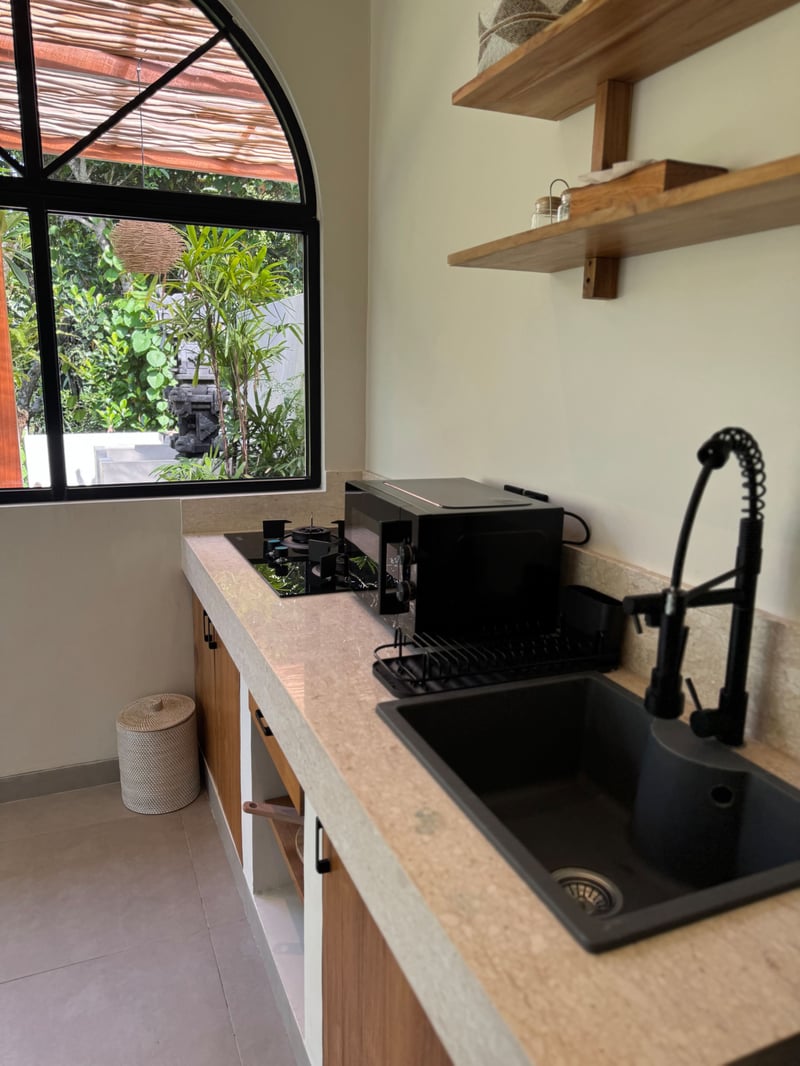 Romansa villa, a calm and tropical pool villa 10