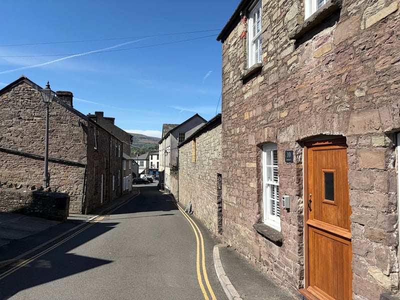 10 Crickhowell Cottages, Town Centre Location 7