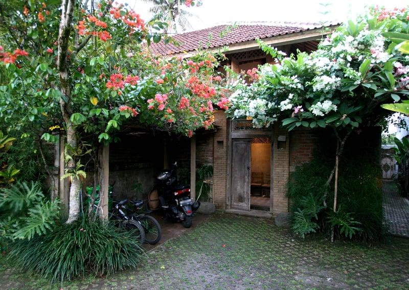 Noka House: Wabi-sabi Artist Eco Villa in Ubud 15