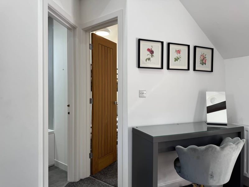 12 Crickhowell Cottages, Town Centre Location — photo 5
