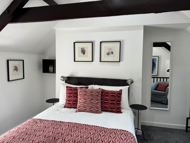 12 Crickhowell Cottages, Town Centre Location — photo 3
