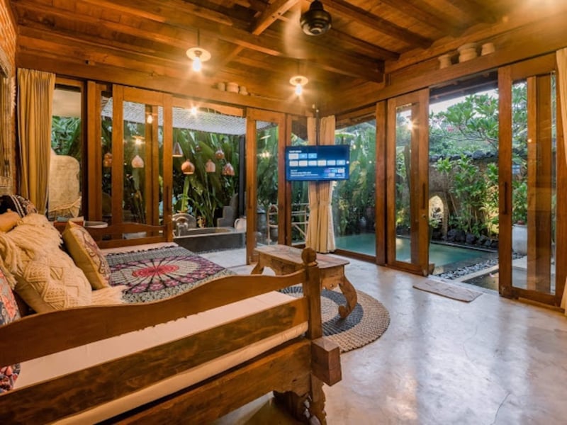 PabuanVilla, private, etnik & Impressive honeymoon — photo 5