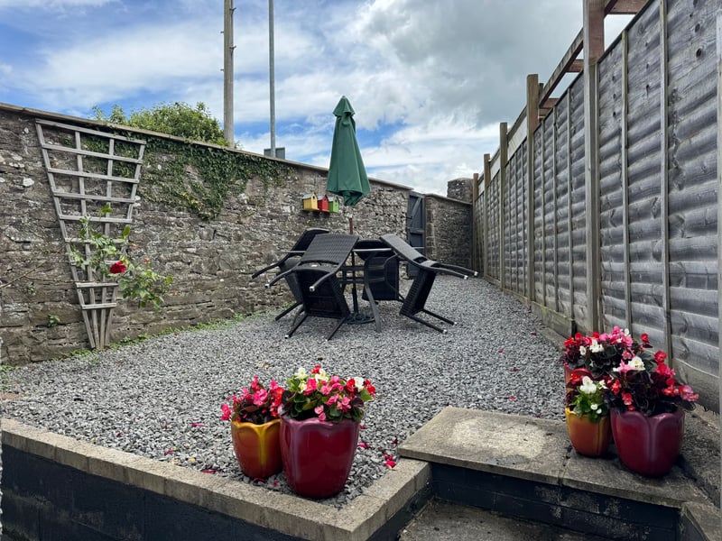 8 Crickhowell Cottages, Town Centre location 1
