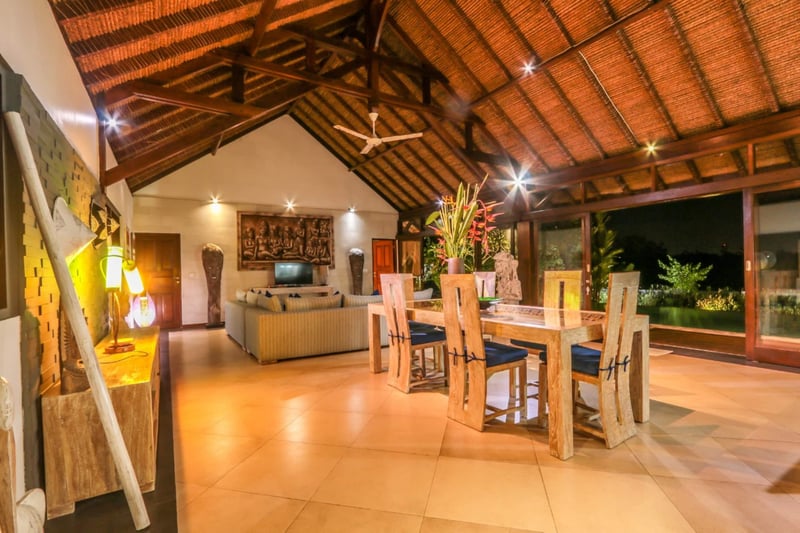 Spacious 3 Bedroom 
Villa Maya Aseman Bagus 12